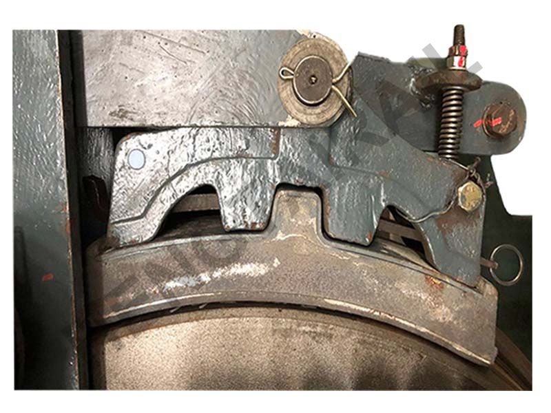 Railway locomotive composite brake block 