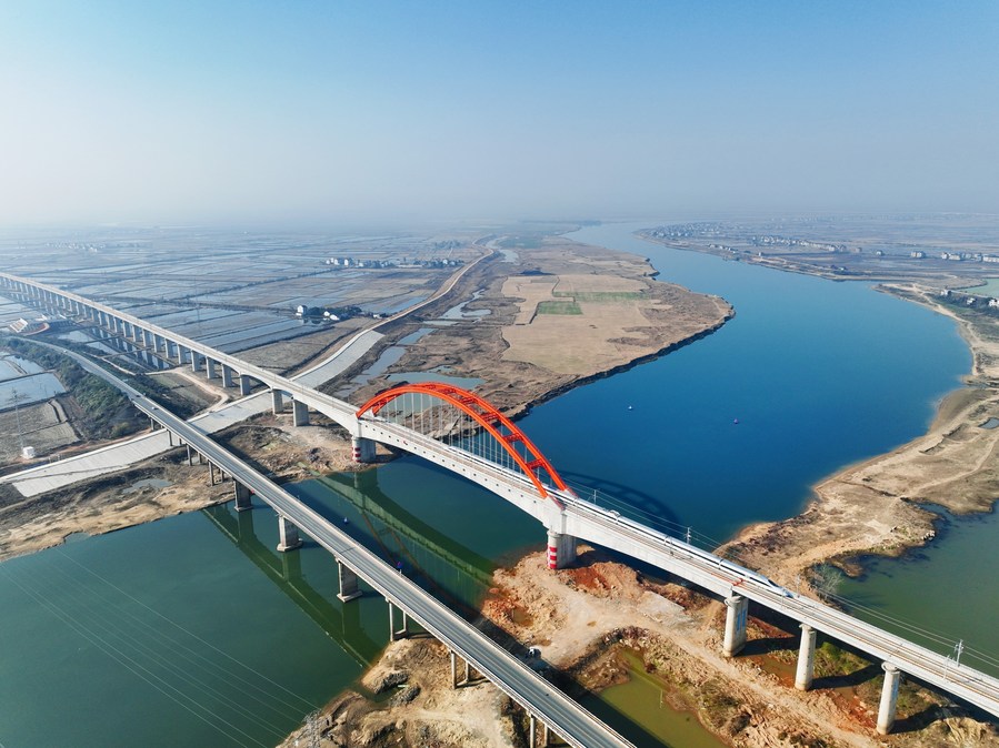China's operating high-speed railway hits 45,000 km