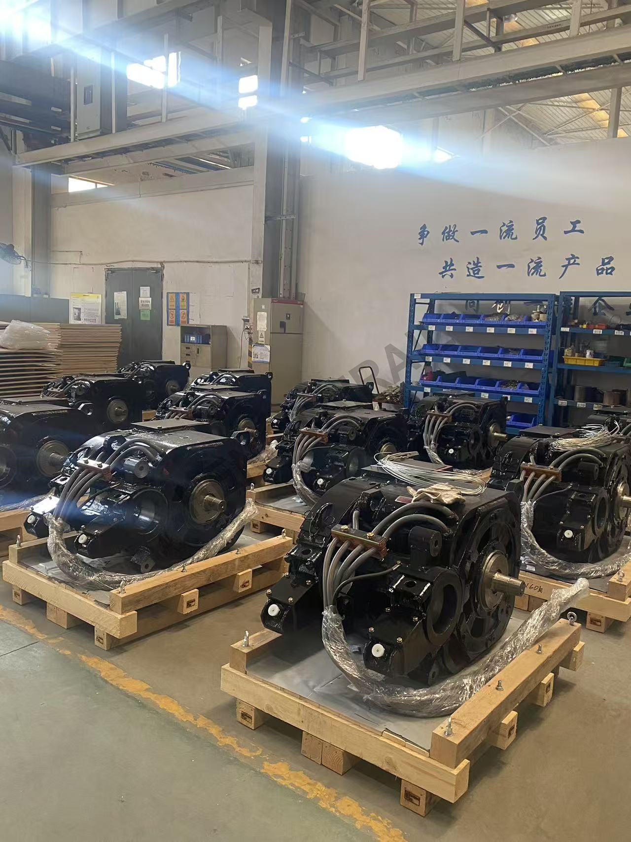 Train Locomotive Forced Ventilation ZQDR250A23 Railway Traction Motor